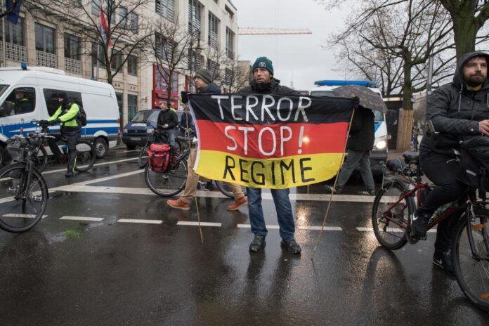 Vācija, policija, dezinformācija, ierobežojumi, protesti, piketi, demonstrācijas
