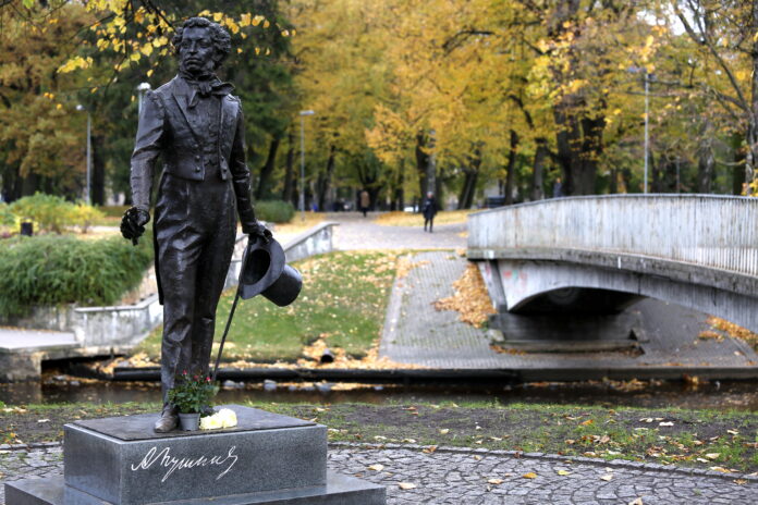 Puškina piemineklis, Latvijas Krievu savienība, protesta akcija, Rīgas dome,