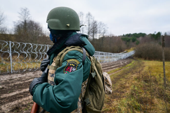 Latvijas–Baltkrievijas robeža, Lietuvas–Baltkrievijas robeža, Polijas-Baltkrievijas robeža, ārkārtas situācija robežā, robežas nelikumīga šķērsošana,