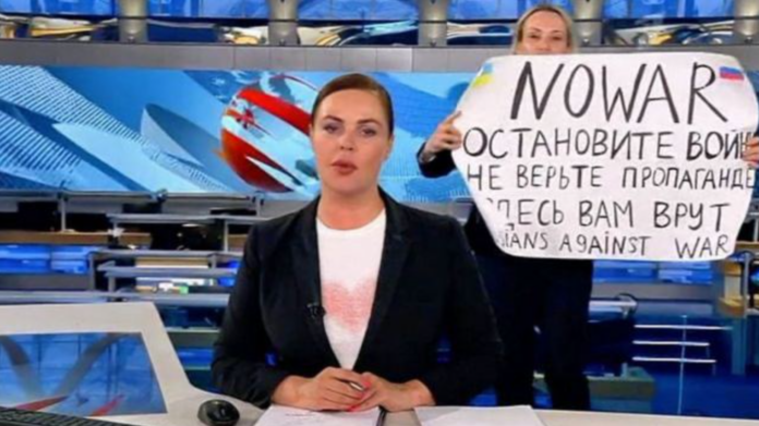 Krievija, Putins, tiesa, cietumsods, Marina Ovsjaņņikova, protests, Kremlis