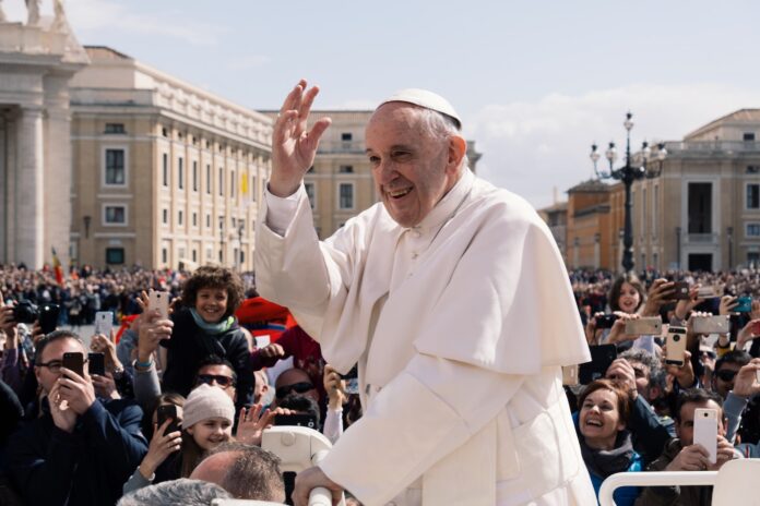 Pāvests Francisks, Vatikāns, viendzimuma pāri, laulība, baznīca, kardināli, katoļi, LGBT, svētība