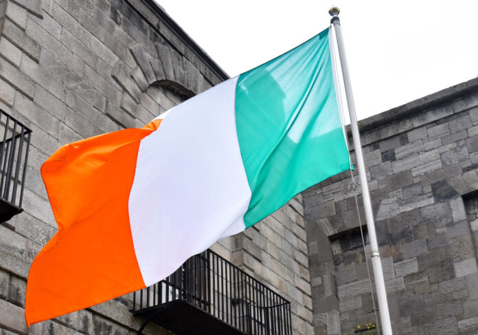 Īrija, konstitūcija, grozījumi, tiesības, ģimenes vērtības, sievietes loma, referendums