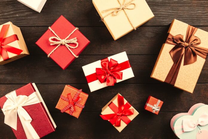 Ziemassvētku dāvanas, dāvanas, tēriņi, naudas tēriņi