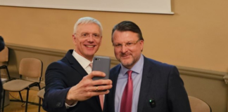 Šlesers, Kariņš, Šlesers un Kariņa selfijs, politika
