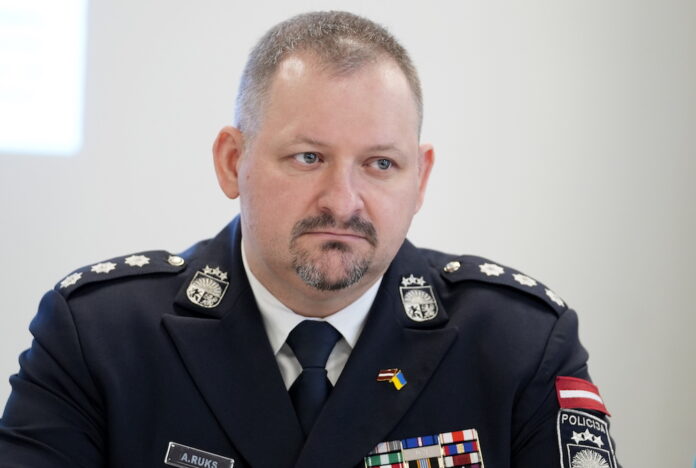 Valsts policijas priekšnieks , Armands Ruks, ģenerāļa pakāpe