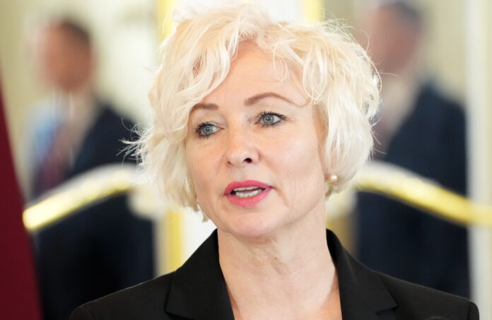 Daiga Mieriņa, Saeimas priekšsēdētāja, parādsaistības