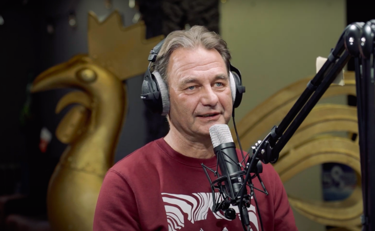 Andris Daugaviņš, Suņu būda V2.0, Kaimiņš