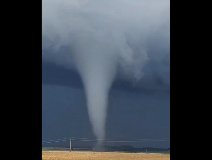 tornado, Lietuva, Šauļi, dabas katastrofa, izpostītas mājas