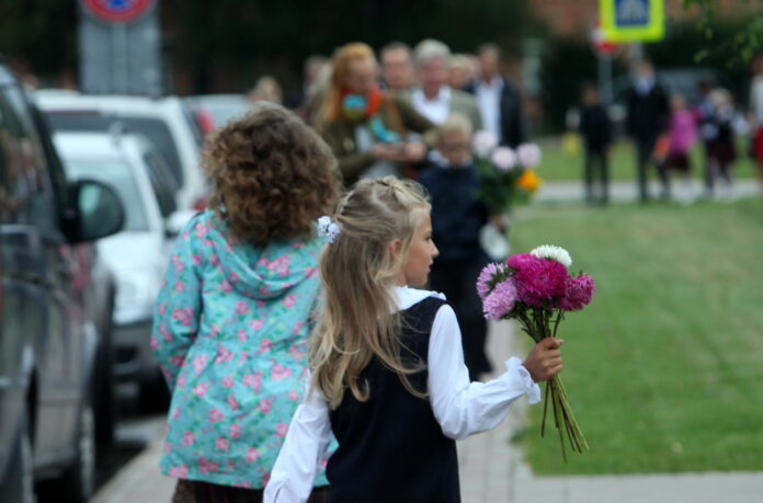 Zinību diena, skolēni, skola