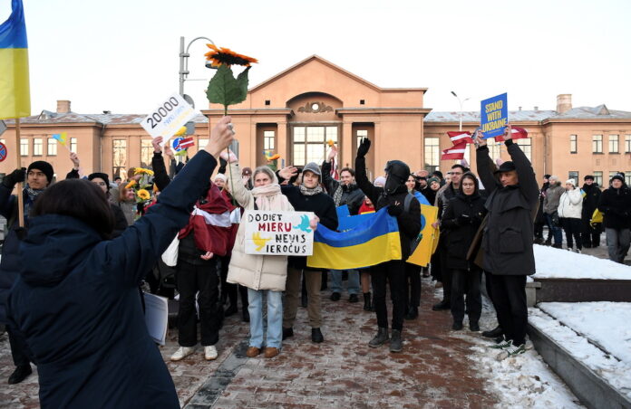 Pieminot Ukrainas tautas upurus, karš, Ukraina, Putins, Krievijas agresija, Daugavpils, Elksniņš