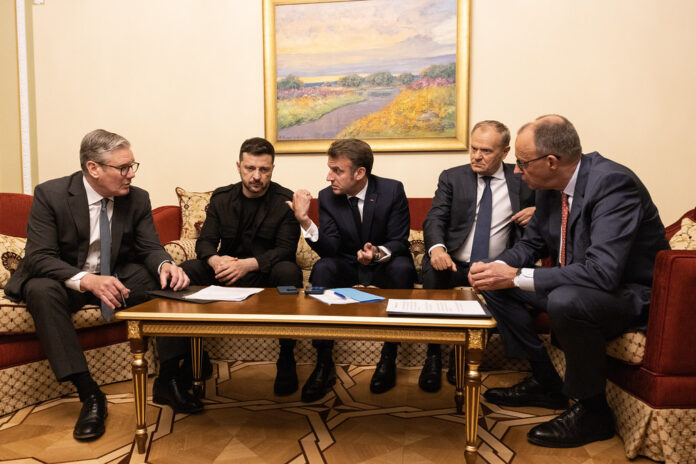 Emanuels Makrons, viltus ziņas, baumas, dezinformācija, salvete, kokaīns, Kijiva