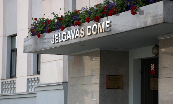 Jelgava, izglītības iestāžu tīkls Jelgavā, politiskie spēki