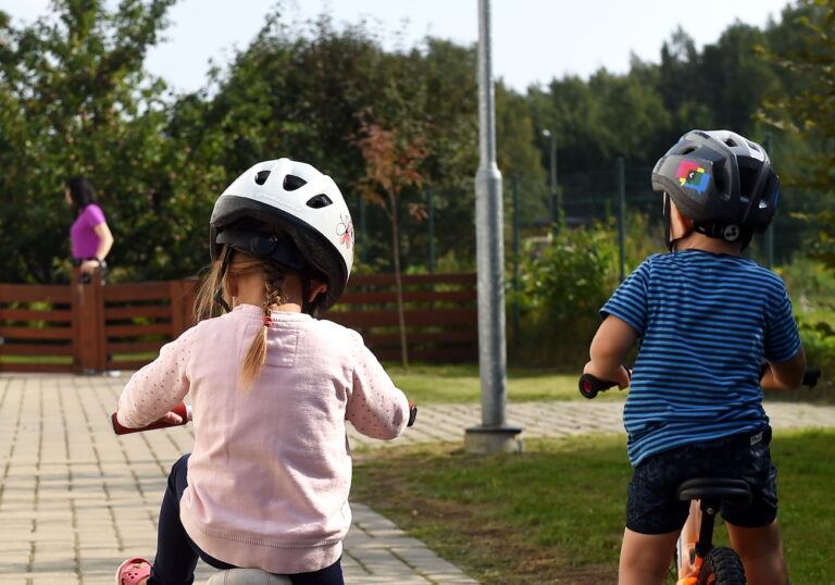 demogrāfijas politika Latvijā, bērna kopšanas pabalsts, bērna piedzimšanas pabalsts, dzimstības veicināšana, ZZS demogrāfijas priekšlikumi, ģimenes atbalsts Latvijā, remigrācijas politika, mājokļu pieejamība jaunajām ģimenēm, programma Balsts, sabiedrības novecošanās