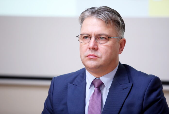 Juris Jansons, tiesībsargs slimnīcā, tiesībsarga ziņojums Saeimā, Jansona veselības stāvoklis, Jansona prombūtne, tiesībsarga atbrīvošana, Saeimas neapmierinātība, cilvēktiesības Latvijā, Tiesībsarga birojs, Saeima un tiesībsargs