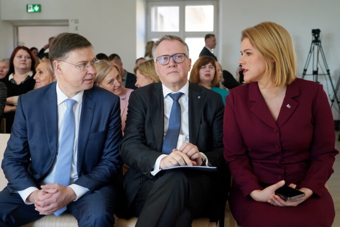 Finanšu ministrs, Arvils Ašeradens, budgets, naudas taupība, valsts parāds, Siliņa