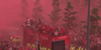 Liverpūle, futbols, fanu pūlis, automašīna,