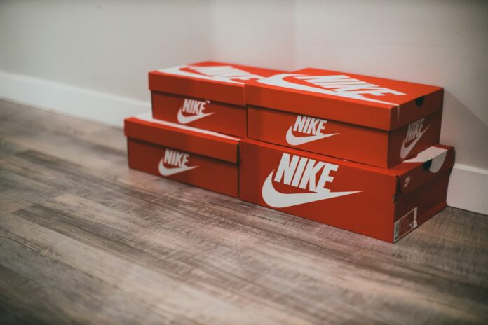 Nike, cenas, ASV, tarifi, sporta apavi, apģērbs