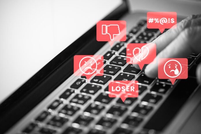 sociālie tīkli, interneta vide, digitālā vide, iedzīvotāju uzvedība