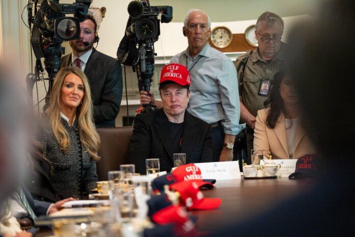 Īlons Masks, Donalds Tramps, nodokļu un izdevumu likumprojekts, ASV, Senāts, Pārstāvju palāta