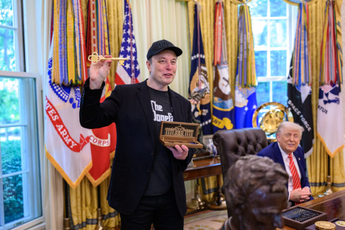 Īlons Masks, Donalds Tramps, attiecības, Tesla, Baltais nams