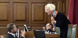 Rosļikovs Saeima izraidīšana, Daiga Mieriņa Rosļikovs komentārs, deputātu uzvedība Saeimā, Rosļikova skandāls, Saeimas ētikas normas, Saeimas disciplīna