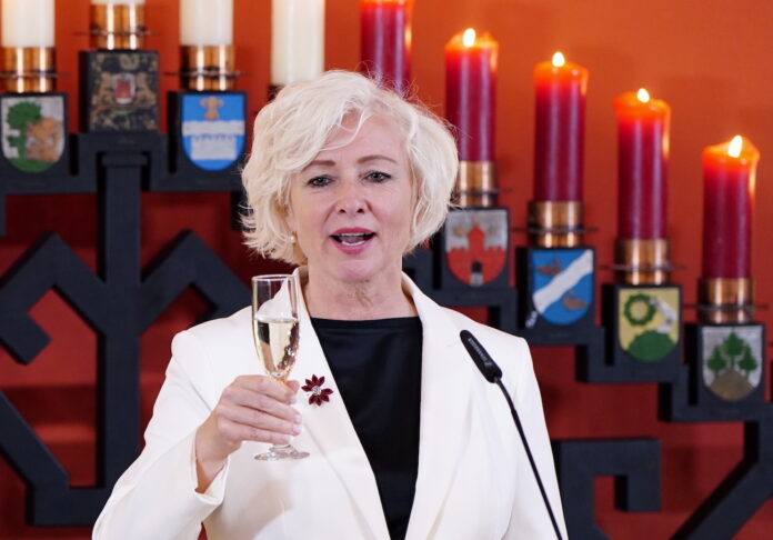 Saeimas deputāti reibumā, alkohola testi Saeimā, Daiga Mieriņa intervija, ManaBalss alkohola tests, deputātu uzvedība, sabiedrības uzticība Saeimai, Saeimas reputācija, deputāti alkohola reibumā, nulles tolerance Saeimā, Saeimas darba kultūra