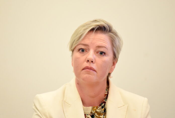 CVK vadītājas atkāpšanās, Kristīne Saulīte atkāpjas, vēlēšanu sistēmas problēmas, 2025 vēlēšanu tehniskās kļūmes, VDAA atbildība, Jorens Liops atstādināts, vēlēšanu rezultātu korektums, CVK un VDAA krīze, Valsts prezidenta kritika, vēlēšanu skandāls Latvijā
