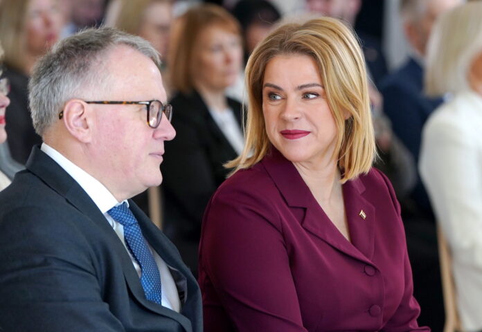 budžeta samazinājums 2025, valsts tēriņu samazināšana, 150 miljoni eiro budžeta korekcija, Evika Siliņa aicina uz taupību, Arvils Ašeradens budžets, valsts pārvaldes reforma Latvijā, publisko izdevumu optimizācija, budžeta deficīta mazināšana