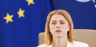 Evika Siliņa, valsts tēriņu samazināšana, budžeta samazināšana, ministriju atbildība, Finanšu ministrija, Ašeradens fiskālā politika, valsts budžets 2025, 150 miljonu eiro ietaupījums, ministriju pārstrukturēšana, valdības sēdes, valsts pārvaldes efektivizācija, budžeta deficīts, aizsardzības finansēšana, demogrāfijas atbalsts