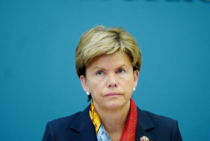 Baiba Braže, Latvijas ārlietu ministre, Krievijas draudi, Krievija NATO, Krievija Ukraina, Baiba Braže The Economist, NATO budžets 5%, Krievijas imperiālisms, Ukrainas karš, Krievija Rietumi, Krievijas agresija, Latvijas ārpolitika, Eiropas drošība, NATO aizsardzība, Krievijas hibrīdkara draudi