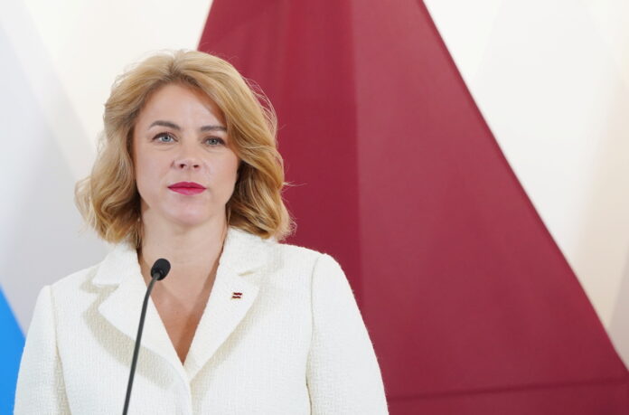 Siliņas demisijas pieprasījums, Saeima noraida demisiju, Šlesers par Rinkēviču, LPV opozīcija Saeimā, Evika Siliņa premjere, profesionāļu valdība Latvijā,