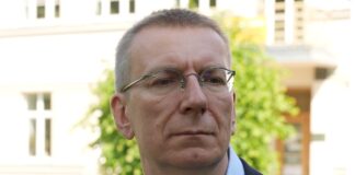 Edgars Rinkēvičs, Valsts prezidents, CVK kritika, VDAA atbildība, vēlēšanu fiasko, vēlēšanu organizēšanas problēmas, 2025. gada pašvaldību vēlēšanas, CVK izgāšanās, VDAA sistēmas traucējumi, Nacionālās drošības padome, Rinkēvičs par vēlēšanām, tehniskās problēmas vēlēšanās, uzticība vēlēšanām, politiskā atbildība