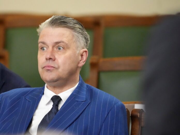 Juris Jansons atbrīvots, tiesībsargs atkāpjas, Jansons alkohola aizdomas, Saeima atbrīvo tiesībsargu, jaunais tiesībsargs Latvija, Jansons neierašanās darbā, Tiesībsarga birojs konflikti, Jansona demisija, atkarības baumas Jansons, Jansons darbinieku attiecības, tiesībsarga amata vakance