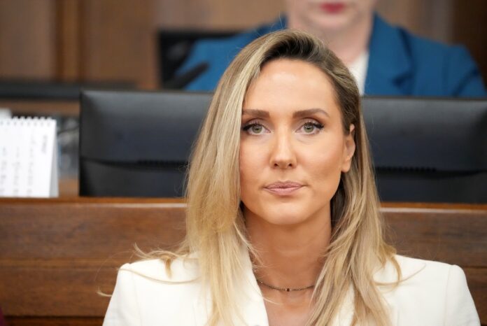 Maija Armaņeva Saeimā, Selma Levrence deputāte, Levrence atgriežas Saeimā, deputātu maiņa pēc Rīgas vēlēšanām, Ainārs Šlesers Saeimu pamet, Mairita Lūse deputāta mandāts, Progresīvo frakcija Saeimā, Armaņeva atsakās no domes