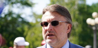 Šlesers protests, LPV sapulce, Rīgas vēlēšanu apstrīdēšana, Evikas Siliņas valdība, 28. jūnijs protesta akcija, LPV protesta sapulce, Brīvības laukums protesta pasākums, Šlesers pret koalīciju, LPV neatzīst vēlēšanas, Siliņa valdības kritika, Rīgas domes vēlēšanas 2025