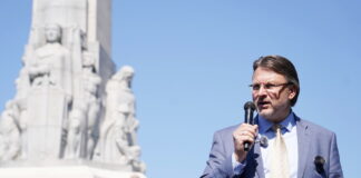 Šlesers pārsūdz vēlēšanas, CVK noraida LPV sūdzības, protesti Rīgā 2025, valdībai jākrīt, LPV vēlēšanu apstrīdēšana, vēlēšanu tehniskās problēmas, Brīvības piemineklis protests, Šlesers aicina uz protestiem, vēlēšanu falsifikācija Rīgā, Šlesers pret Siliņas valdību