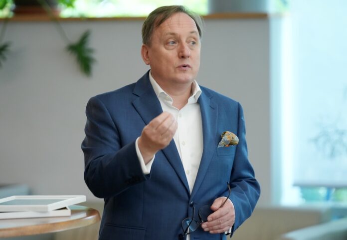 Mārtiņš Kazāks, Latvijas Bankas prezidents, Kazāka alga, amatpersonas deklarācija, Kazāka ienākumi, valsts pensija, krājobligācijas, Kazāka uzkrājumi, bankas konti, atvaļinājuma kompensācija, investīcijas akcijās, Latvijas Bankas vadītājs