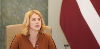 politiķu algu iesaldēšana, partiju valsts finansējums, algas ministriem un deputātiem, Evika Siliņa paziņojums, CSDD atalgojums, partiju finansējuma iesaldēšana, koalīcijas taupības pasākumi, valsts budžeta taupība, partiju finansēšanas likums, minimālā alga un partiju finansējums