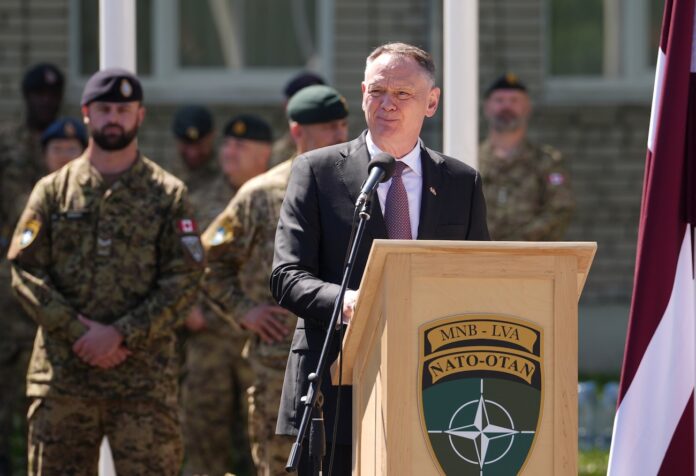 Kanāda Latvijā, NATO brigāde, Deivids Makgintijs, Ādaži, Kanādas karavīri, NATO komandieru maiņa, Latvijas drošība, NATO ārējā robeža, Kanādas helikopteri Latvijā, NATO sabiedrotie, Latvijas aizsardzība, prettanku ieroči, pretgaisa aizsardzība, militārā sadarbība, NATO spējas Latvijā