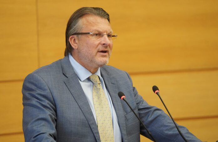 Šlesers Brīvības piemineklis 2025, LPV neatzīst vēlēšanu rezultātus, protesti Rīgā 2025, “Padari Rīgu atkal lielisku”, Rīgas domes koalīcija, Viesturs Kleinbergs Rīgas mērs, konservatīvas vērtības Latvijā, LPV atbalstītāji Rīgā