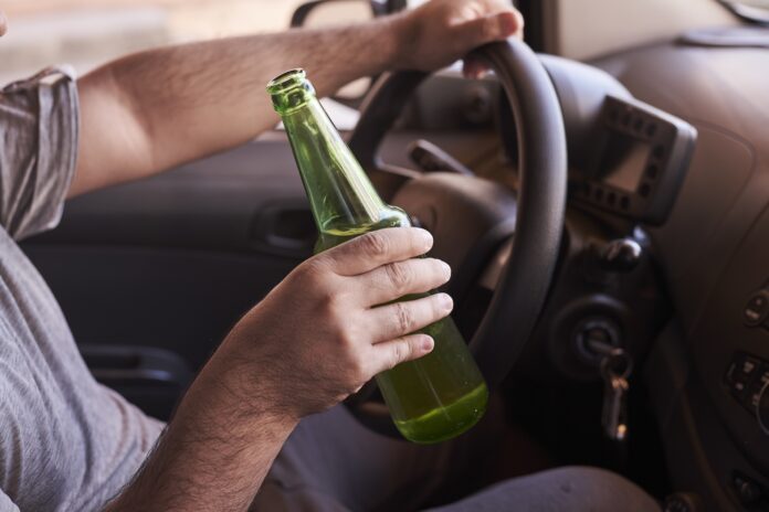 autovadītāji reibumā Latvijā, alkohols un auto, promiļu pārkāpšana pie stūres, Carlsberg atbildīgas braukšanas indekss, statistika par reibumu pie stūres, Ceļu satiksmes drošība Latvijā, satiksmes negadījumi un alkohols, vīrieši pie stūres reibumā, reibuma ietekme uz ceļu satiksmi,