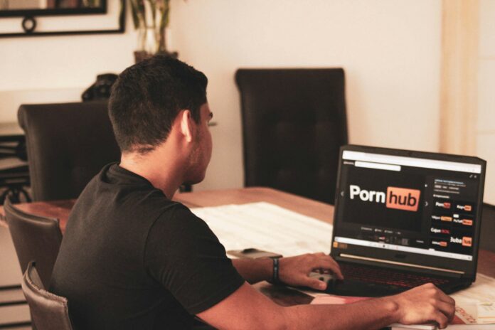 pornogrāfija, porno, Pornhub, Francija, vecuma noteikšana, sistēma,
