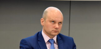 Māris Knoks, Knoka atjaunošana amatā, Rīgas pašvaldības padomnieks, tiesas spriedums Knoks, Knoka atlaišana, Rīgas dome tiesā, Rīgas izpilddirektora padomnieks, morālā kompensācija Knokam, politiskā atriebība Rīgas dome