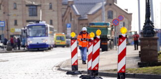 tramvaju kustība Rīgā, sliežu bojājums, Rīgas satiksme, sabiedriskais transports Rīgā, tramvaji centrā, Aspazijas bulvāris, 13. janvāra iela,