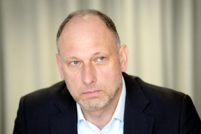 LMT izpirkšana, Tet izpirkšana, Telia Latvija, Tele2 Vancovičs, valsts kontrole LMT, valsts kontrole Tet, telekomunikāciju tirgus Latvijā, konkurences izkropļošana, telekomunikāciju uzņēmumu nacionalizācija
