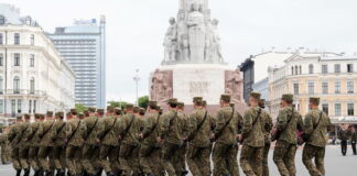 NBS rekrutēšana 2024, profesionālā dienesta paplašināšana, 8000 karavīru NBS, armijas personāla papildināšana, militārā dienesta attīstība Latvijā, Aizsardzības ministrijas budžets, NATO integrācija Latvijā, karavīru atlīdzība