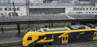 pagaidu platformas Rīgā, Rīgas Centrālā stacija darbi, LDz peronu būvniecība, koka platformas dzelzceļā, Rail Baltica kavēšanās, Latvijas dzelzceļa projekti, pasažieru ērtības stacijās, LDz vasaras darbi, Torņkalns platformas, vilcienu infrastruktūra Latvijā