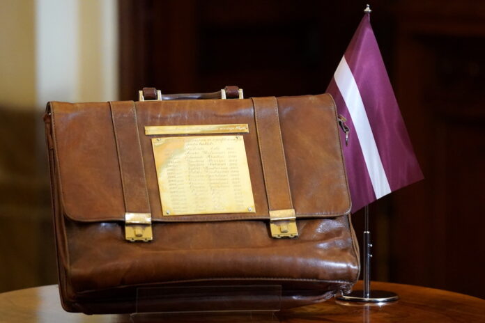 valsts uzņēmumu privatizācija, Latvijas kapitālsabiedrību IPO, LBAS iebildumi, Latvenergo IPO, Latvijas valsts meži privatizācija