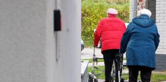 Krievijas pensijas Latvijā, pensiju kavējumi, Labklājības ministrija, sociālie pabalsti, pašvaldību atbalsts, VSAA pensijas, Krievijas sankcijas, pensijas no Krievijas