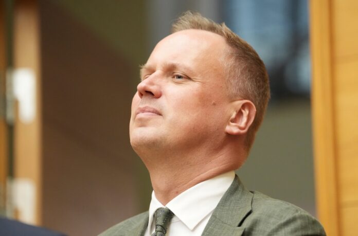 Edgars Tavars, Apvienotais saraksts, jauna valdība, koalīcijas maiņa, valdības krīze Latvijā, Finanšu ministrijas ziņojums